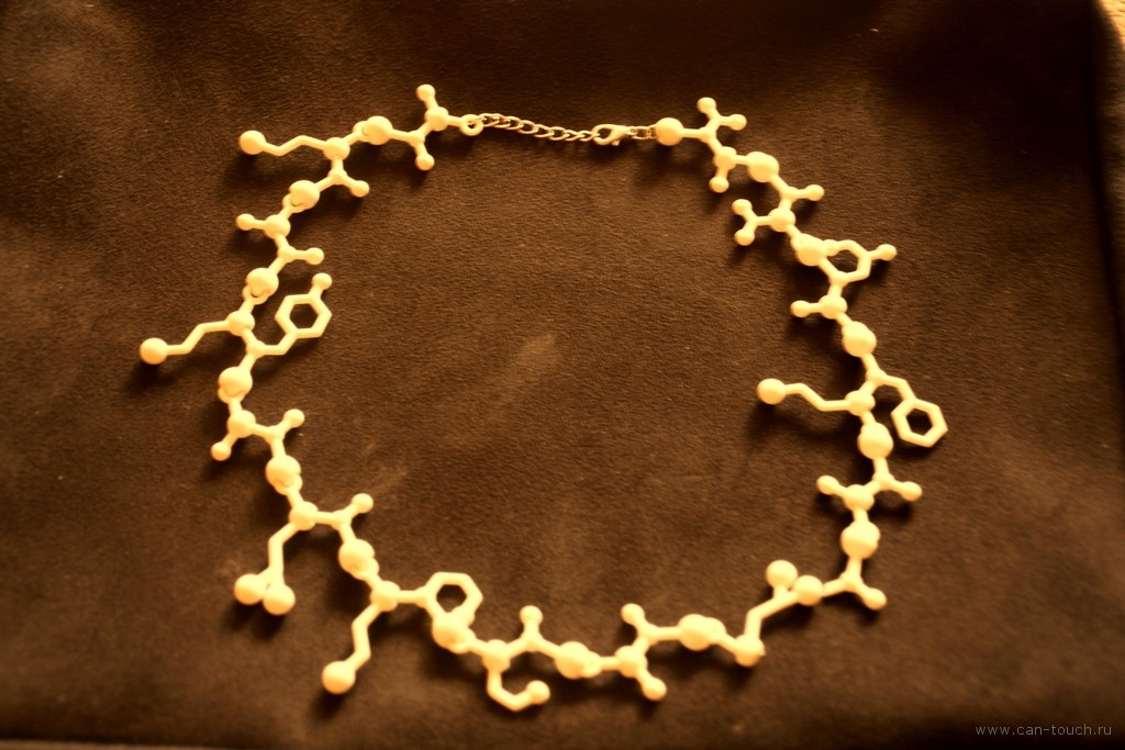 Эндорфины красноярск. Молекула эндорфина украшение. Украшения в виде молекулы. Эндорфины украшение. Гормоны счастья ожерелье.